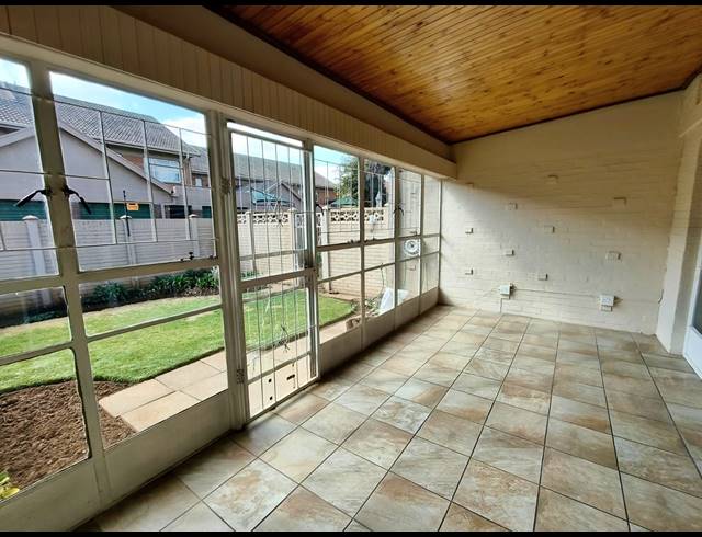 2 BEDROOM APARTMENT TO LET IN THREE RIVERS PROPER